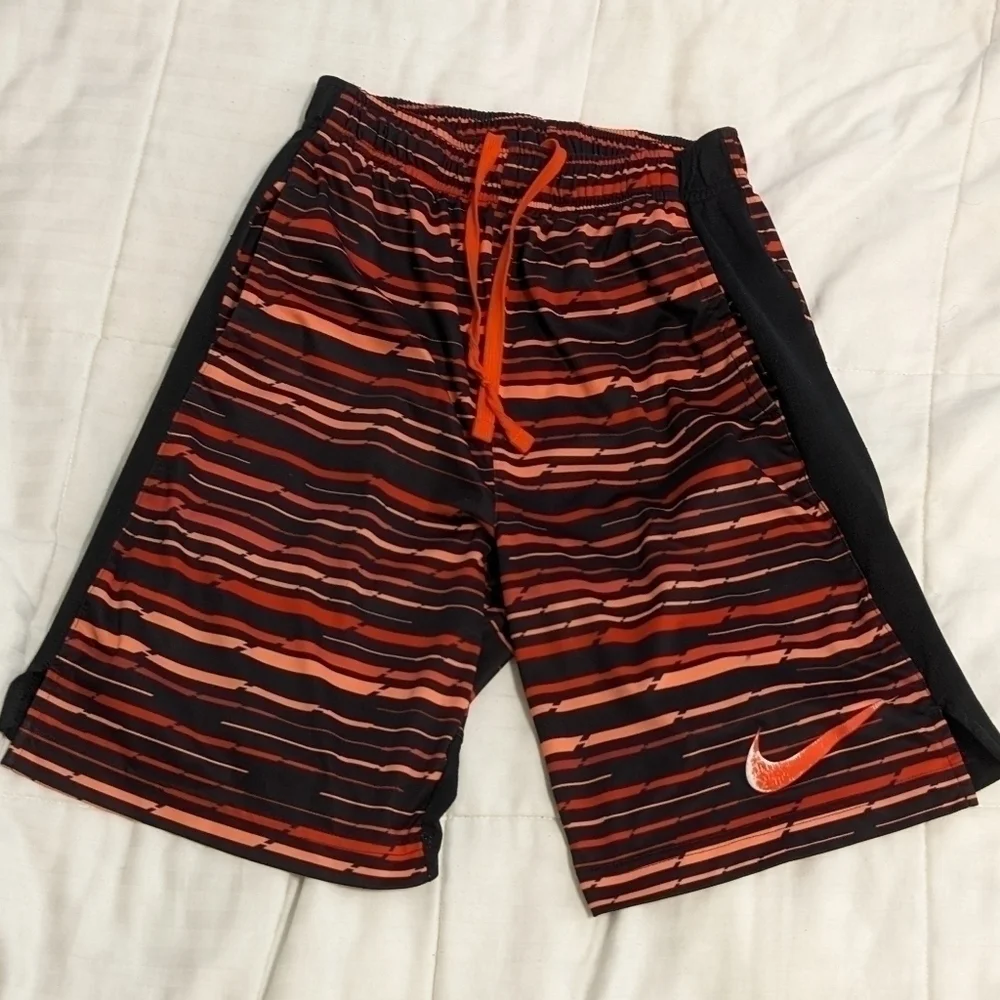 Nike Dri-Fit striped athletic shorts with an elastic waist size Large